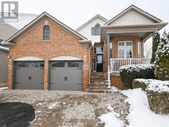 Real Estate Listing   30 AMANDA AVE Whitby